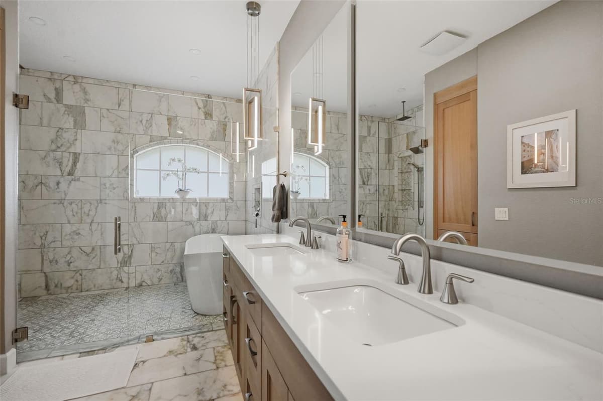 4618 AVENUE LONGCHAMPS — photo 33 of 79