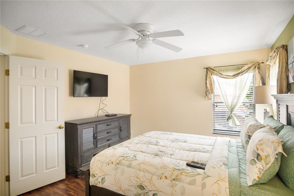 134 SEVILLA AVENUE — photo 24 of 33