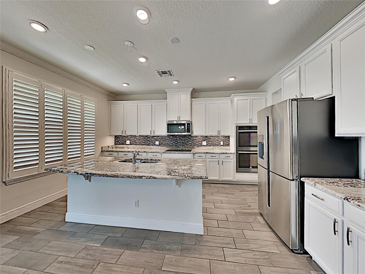 8931 LOOKOUT POINTE DRIVE — photo 5 of 27