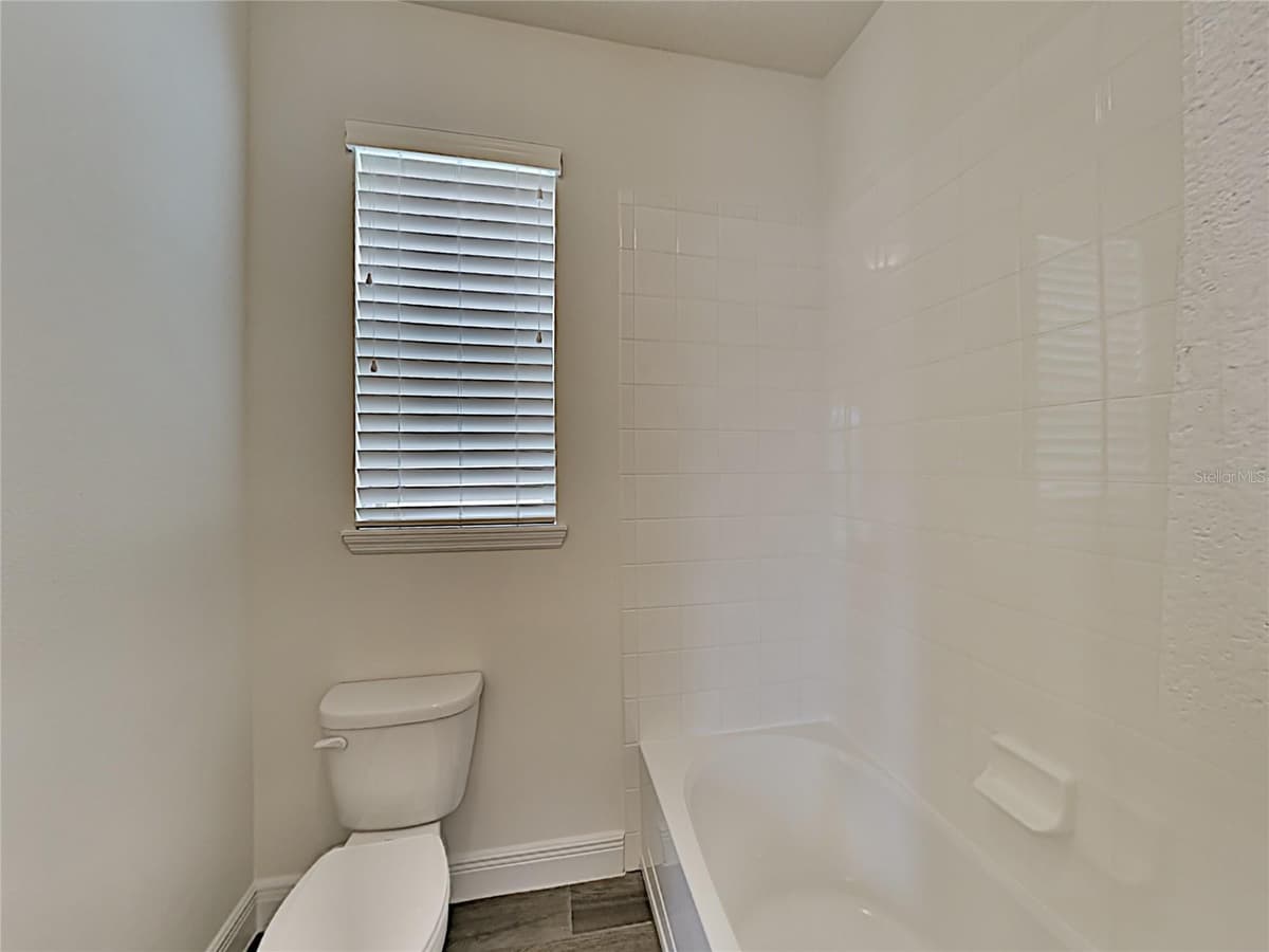 8931 LOOKOUT POINTE DRIVE — photo 21 of 27
