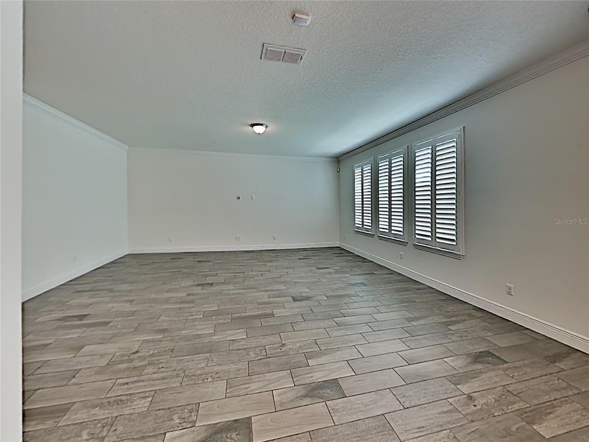 8931 LOOKOUT POINTE DRIVE — photo 2 of 27