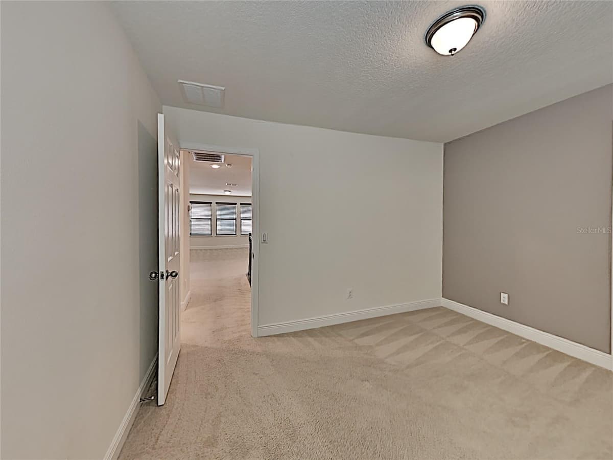 8931 LOOKOUT POINTE DRIVE — photo 13 of 27