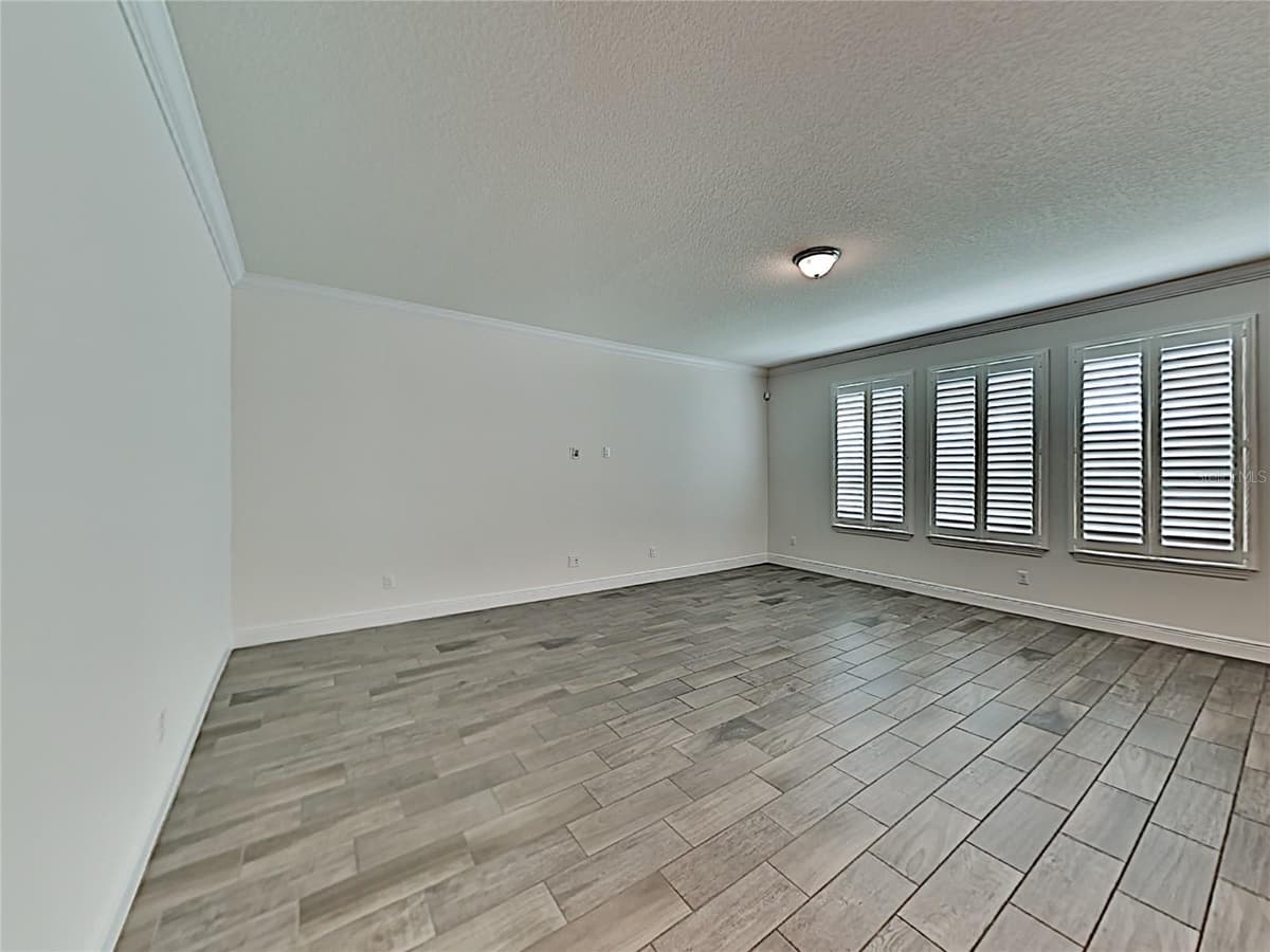 8931 LOOKOUT POINTE DRIVE — photo 3 of 27
