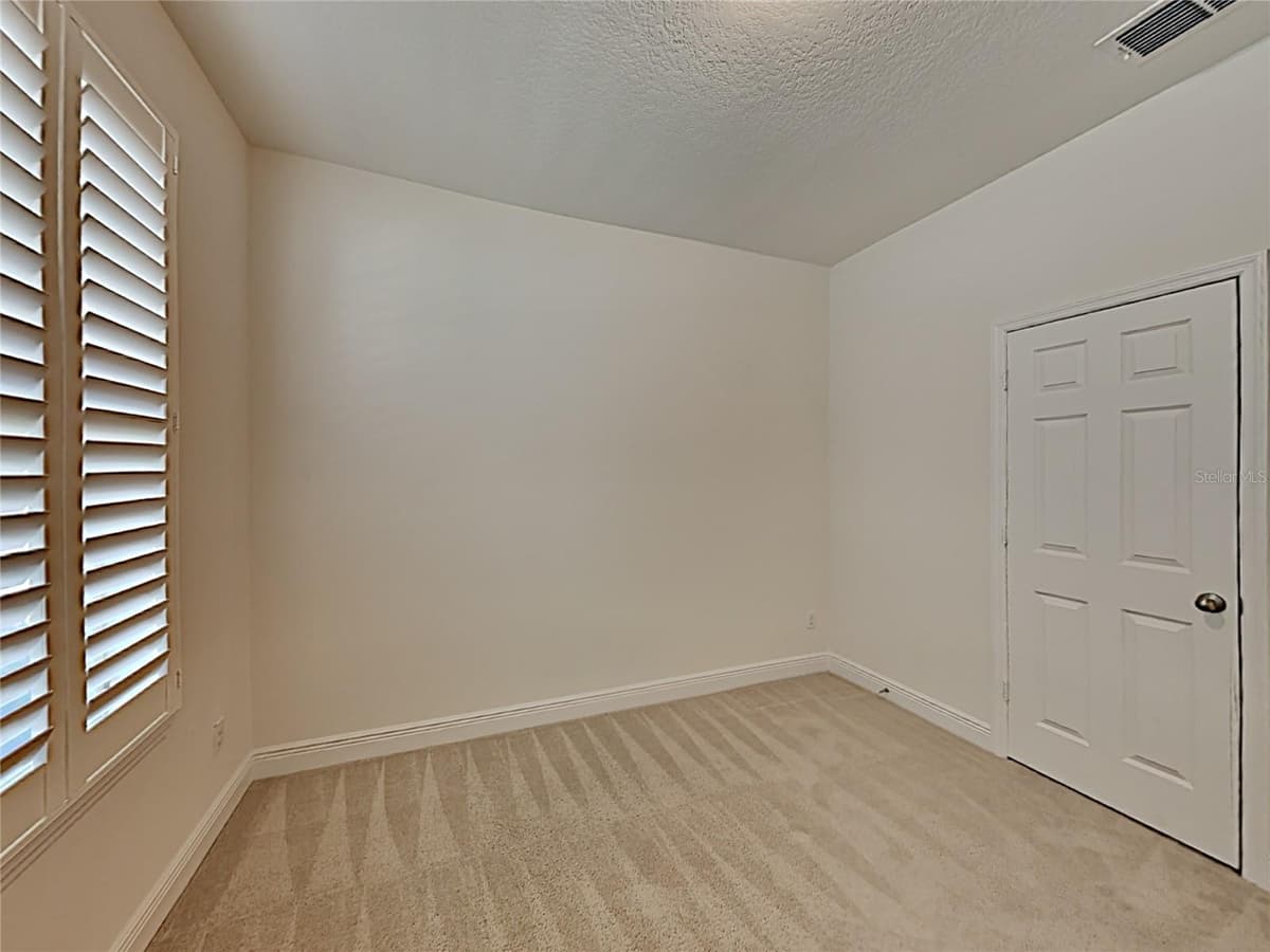 8931 LOOKOUT POINTE DRIVE — photo 18 of 27