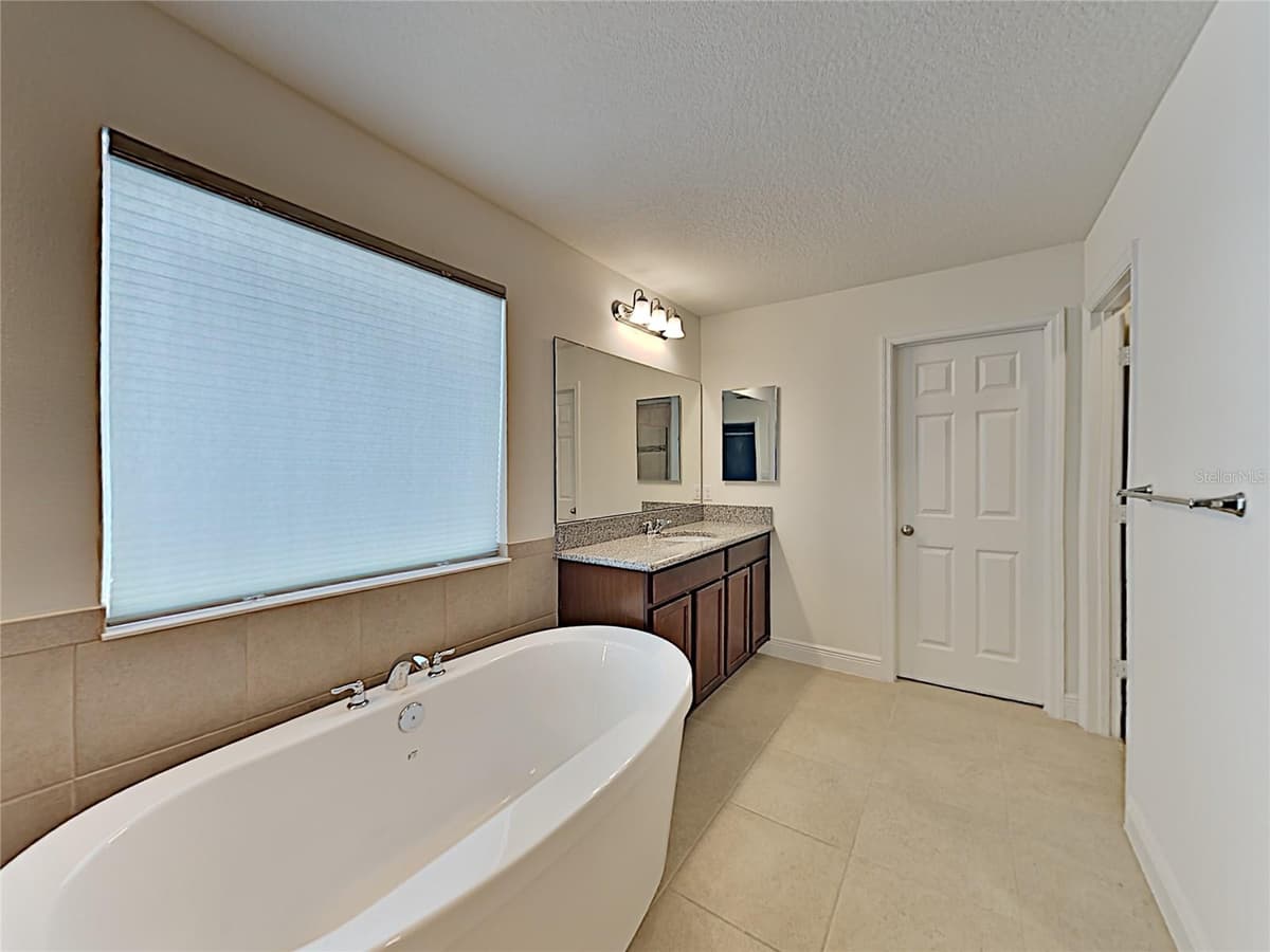 8931 LOOKOUT POINTE DRIVE — photo 10 of 27