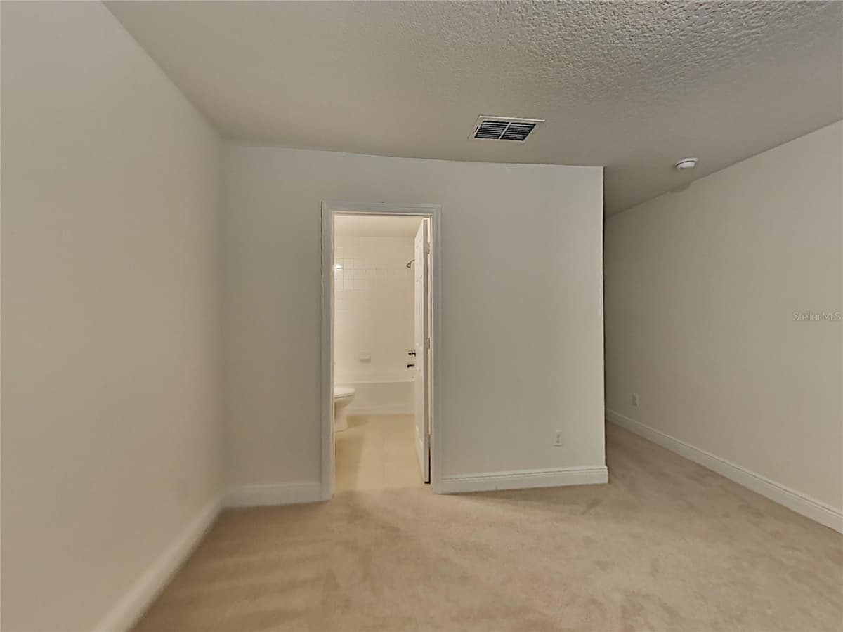 8931 LOOKOUT POINTE DRIVE — photo 11 of 27