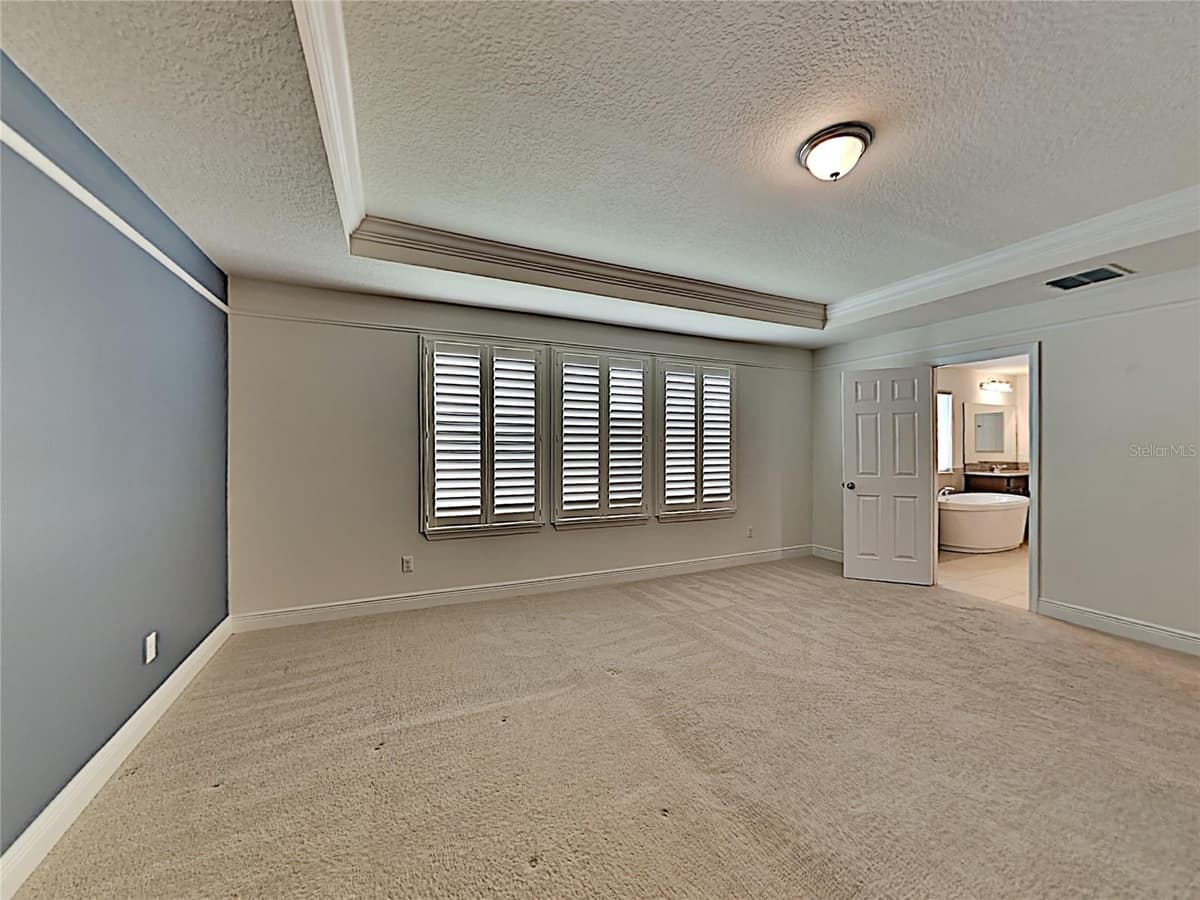 8931 LOOKOUT POINTE DRIVE — photo 8 of 27