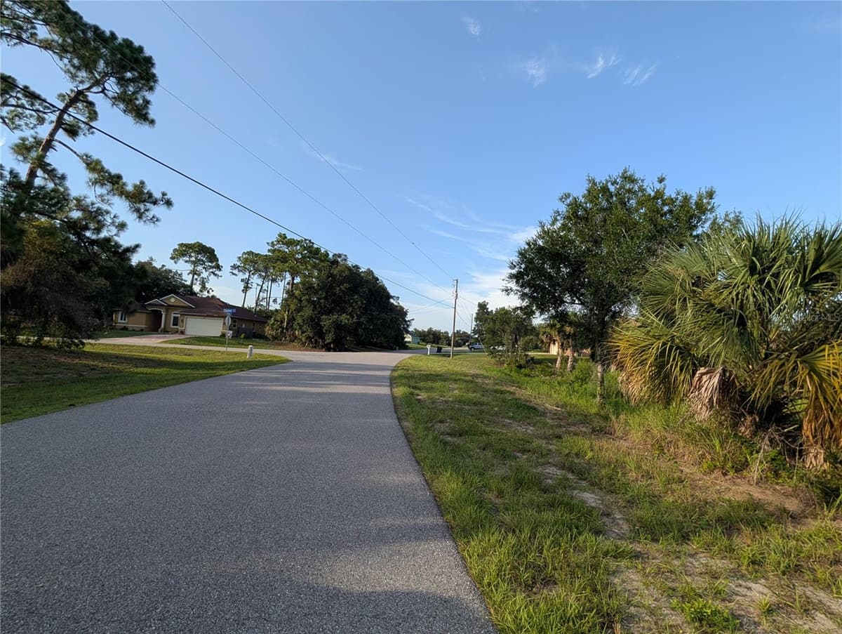 DELWOOD DRIVE — photo 2 of 6
