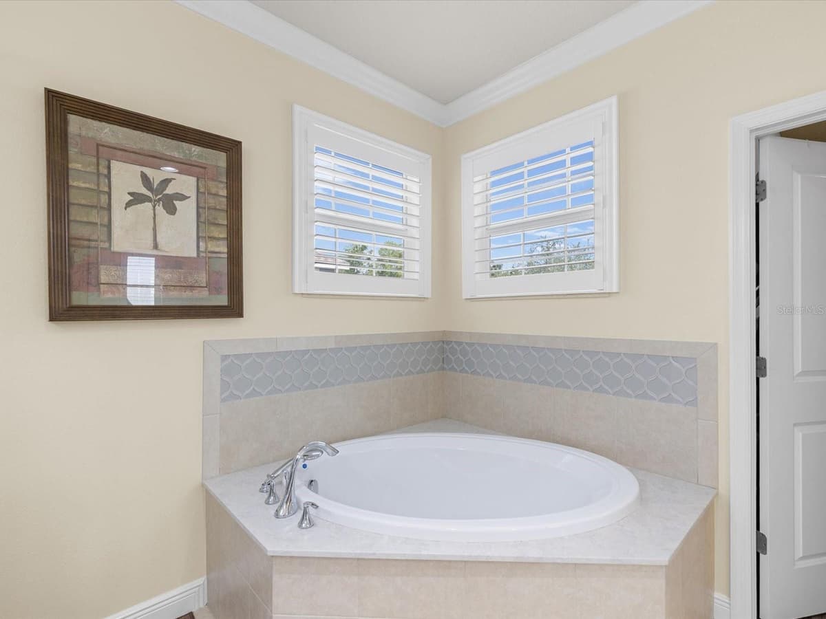 7117 PARK TREE DRIVE — photo 27 of 61