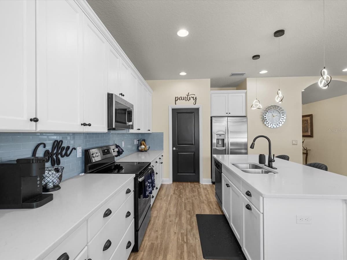 7117 PARK TREE DRIVE — photo 2 of 61
