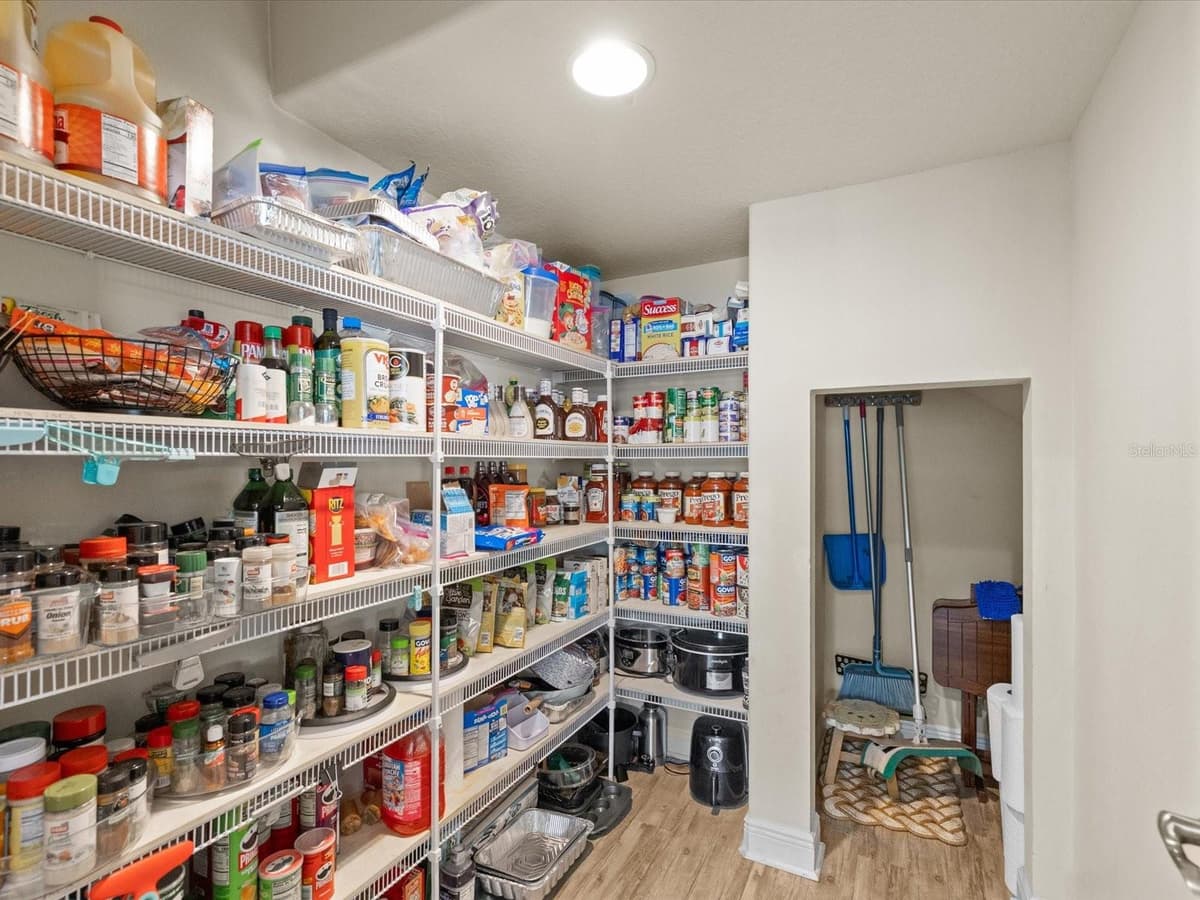7117 PARK TREE DRIVE — photo 13 of 61