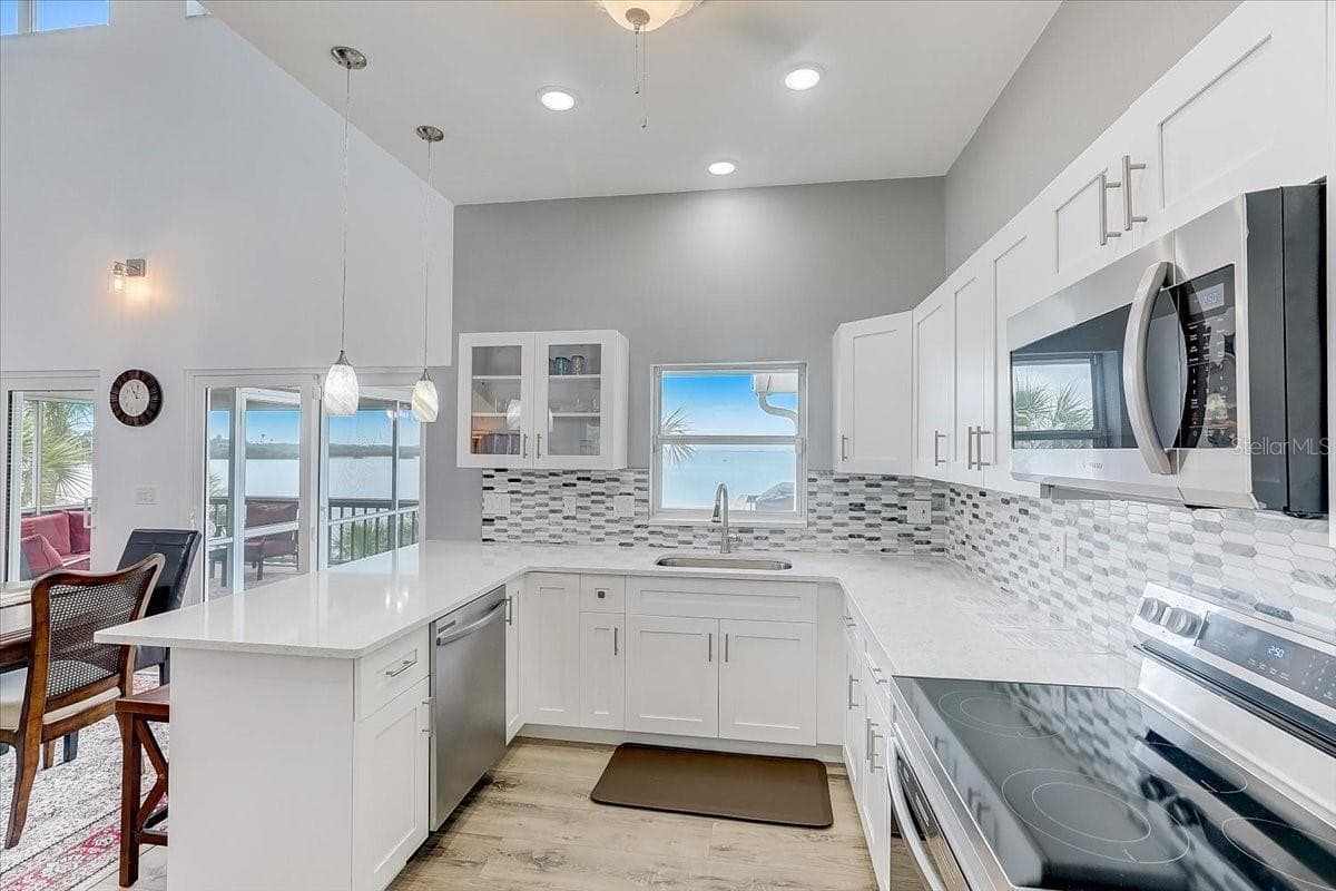 2424 BAY DRIVE — photo 11 of 29