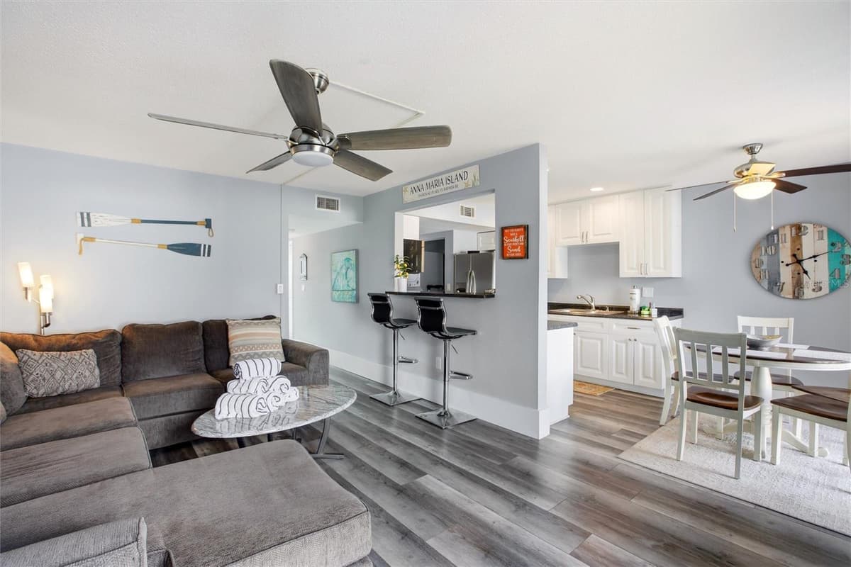 10125 MANATEE AVENUE — photo 7 of 39