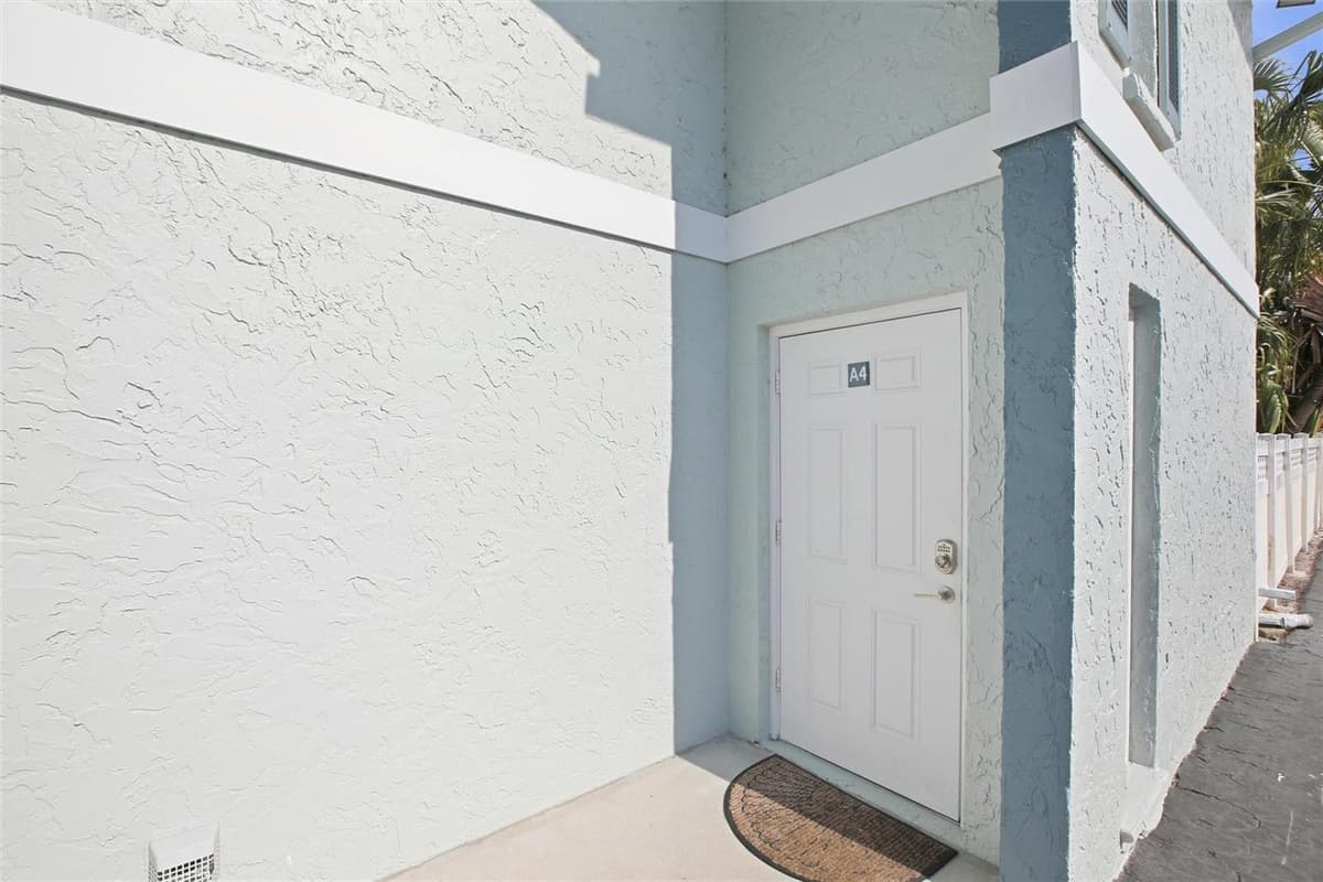 10125 MANATEE AVENUE — photo 1 of 39