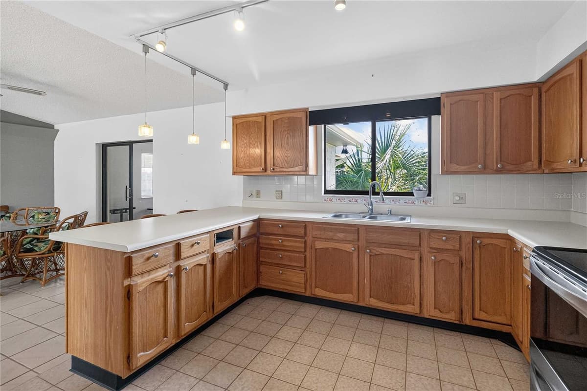 4840 LAKE CECILE DRIVE — photo 16 of 44