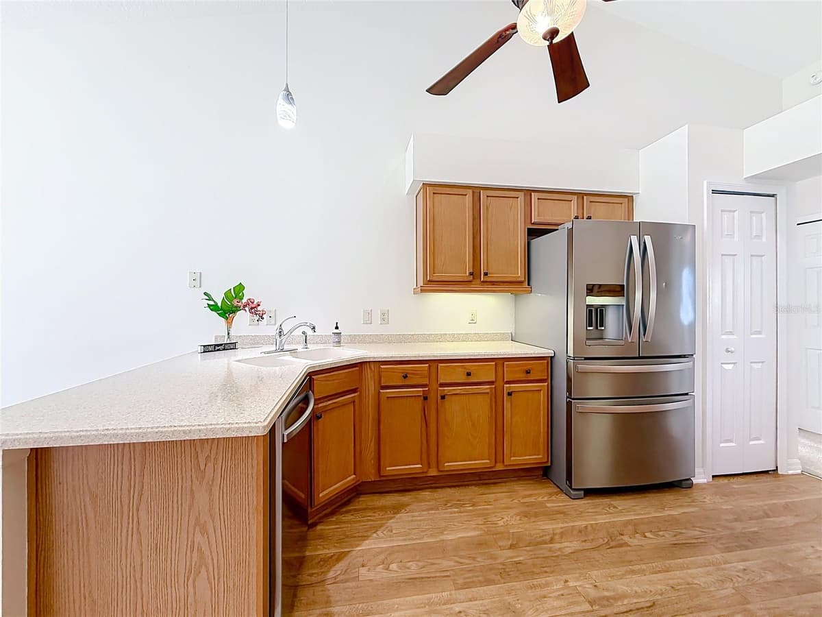 24100 PEEKSKILL STREET — photo 13 of 54