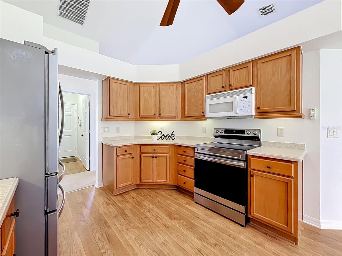 24100 PEEKSKILL STREET — photo 12 of 54