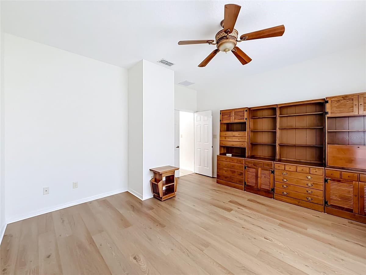 24100 PEEKSKILL STREET — photo 36 of 54