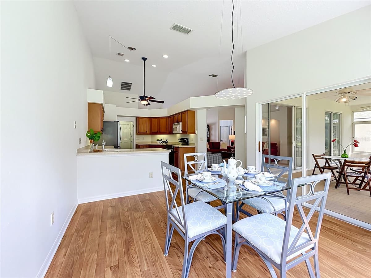 24100 PEEKSKILL STREET — photo 16 of 54