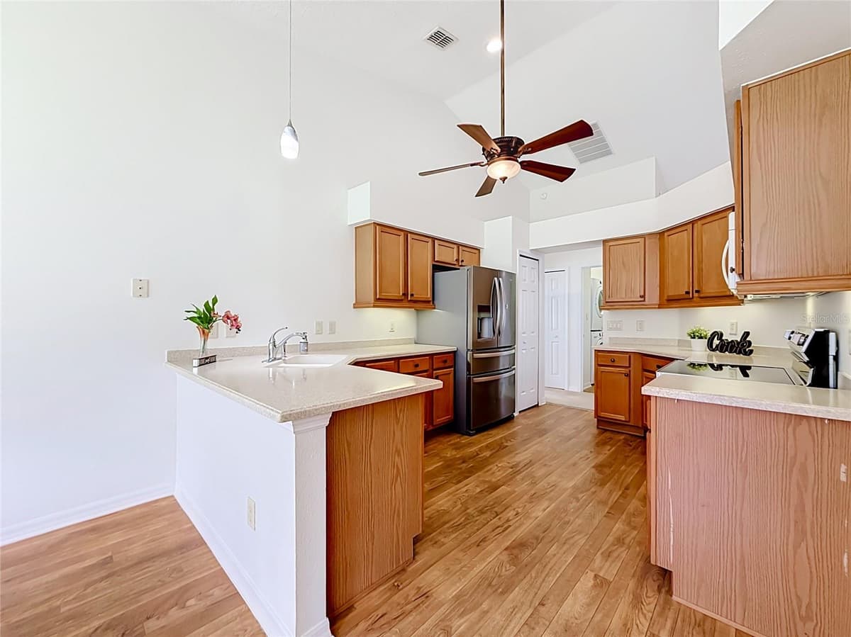 24100 PEEKSKILL STREET — photo 14 of 54