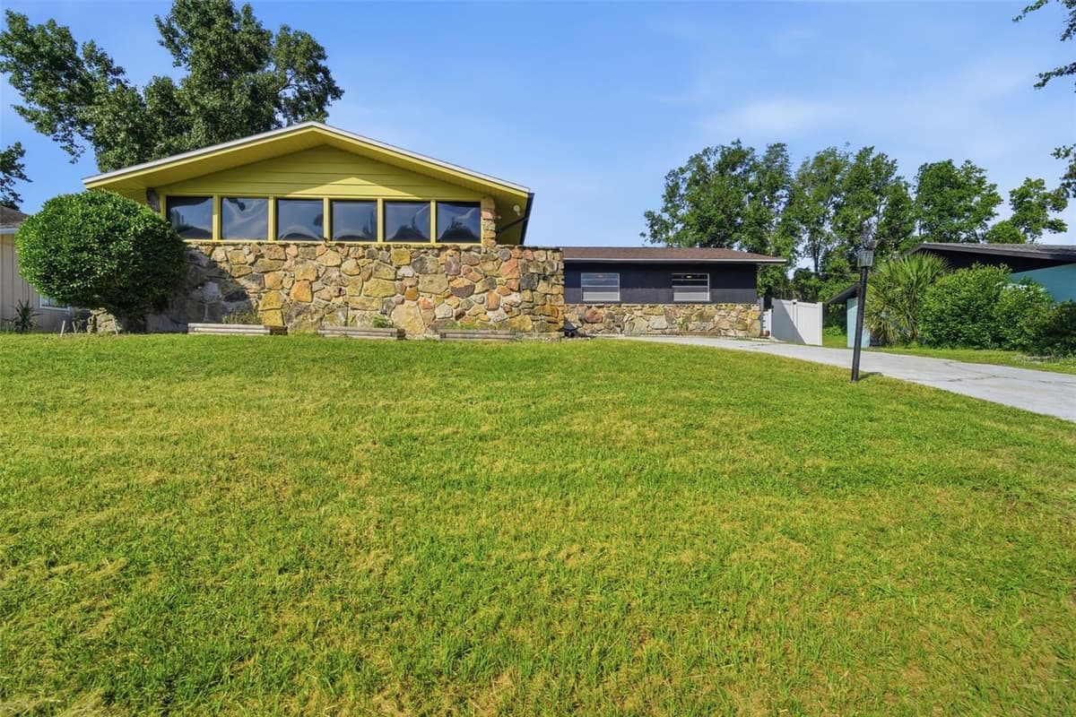 1441 OLD MILL DRIVE — photo 1 of 23