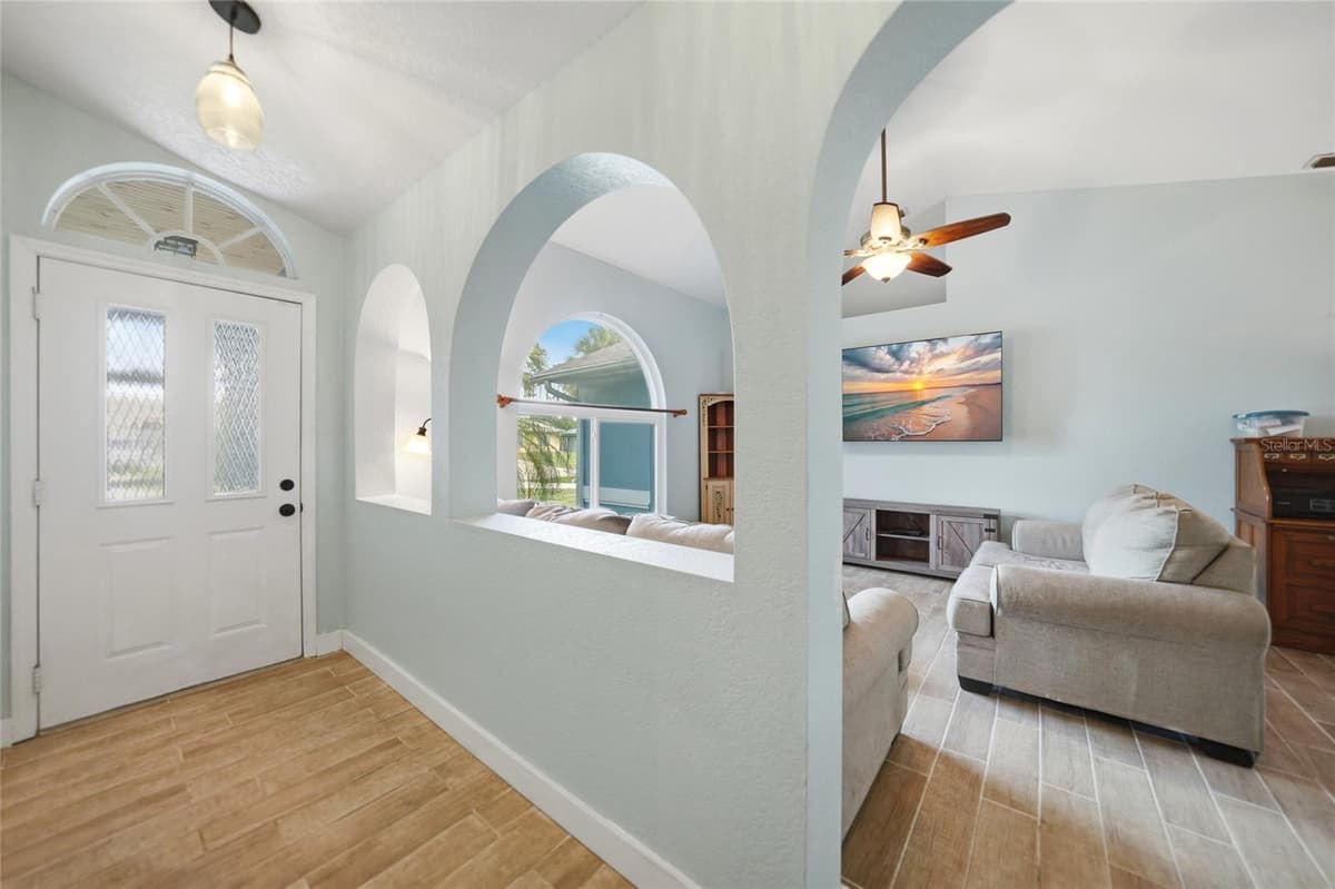 1632 AMSTEAD STREET — photo 4 of 35