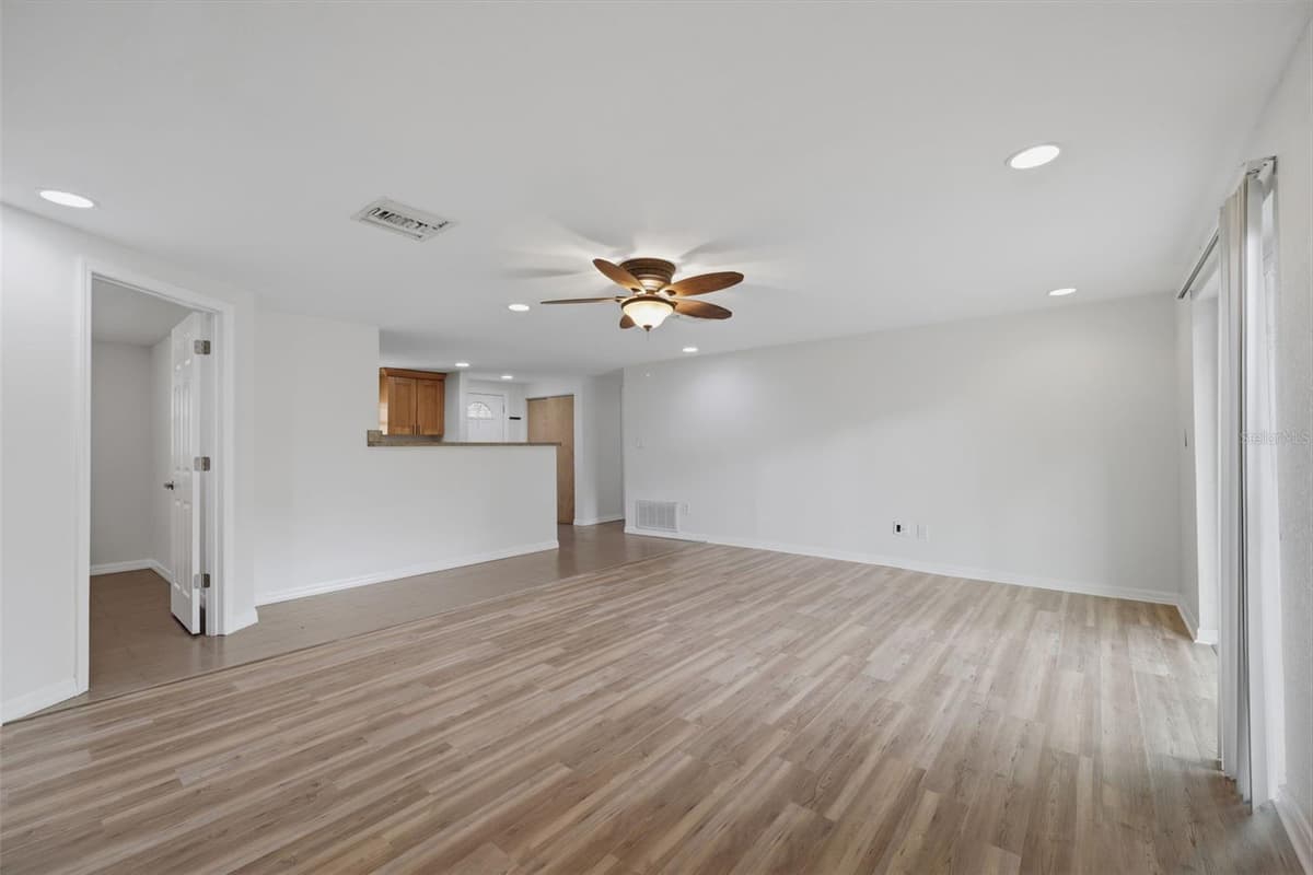 2804 APPLEWOOD DRIVE — photo 8 of 30