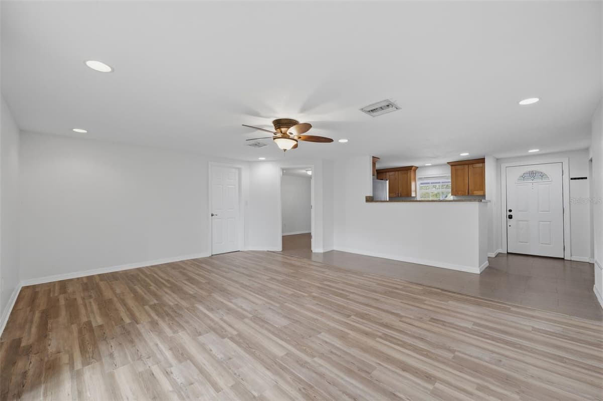 2804 APPLEWOOD DRIVE — photo 7 of 30