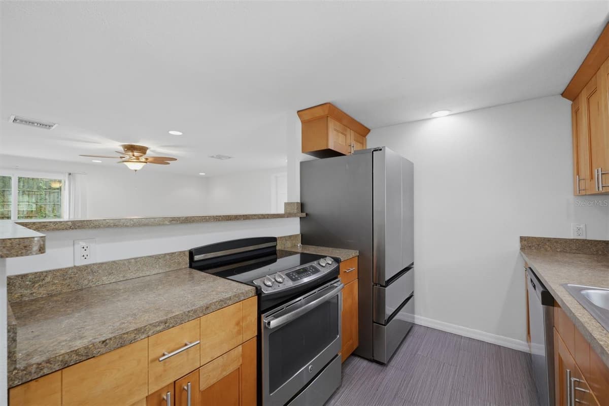2804 APPLEWOOD DRIVE — photo 4 of 30