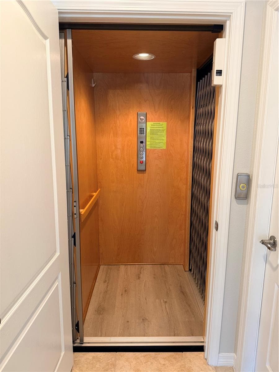 10144 ARBOR RUN DRIVE — photo 4 of 31