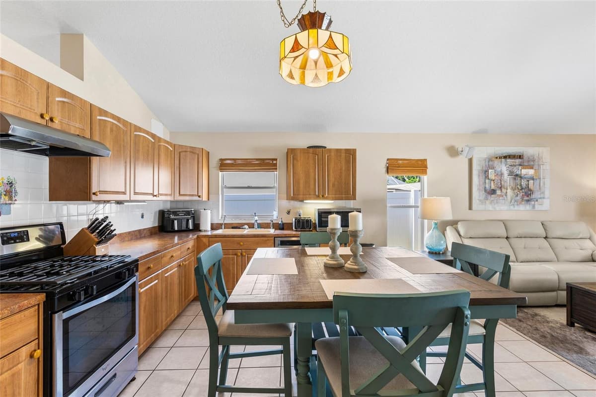 1674 MEADOW OAK LANE — photo 9 of 36