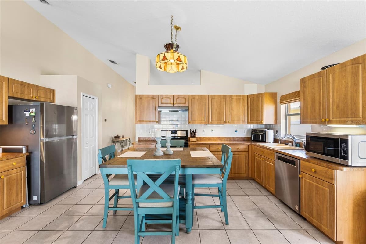 1674 MEADOW OAK LANE — photo 10 of 36