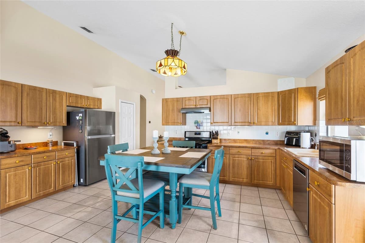 1674 MEADOW OAK LANE — photo 11 of 36