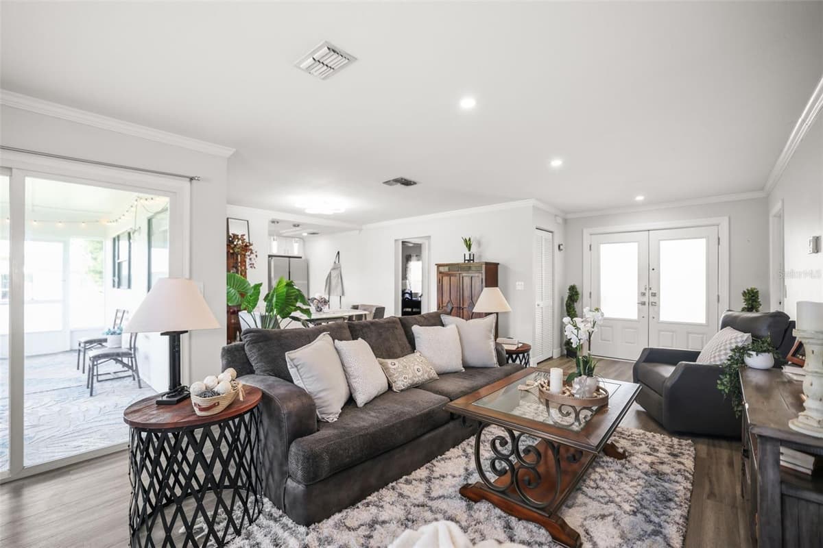10559 41ST COURT — photo 4 of 54