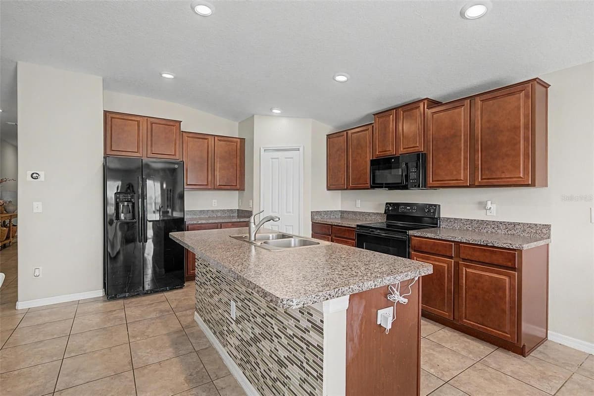 9625 SAGE CREEK DRIVE — photo 5 of 55