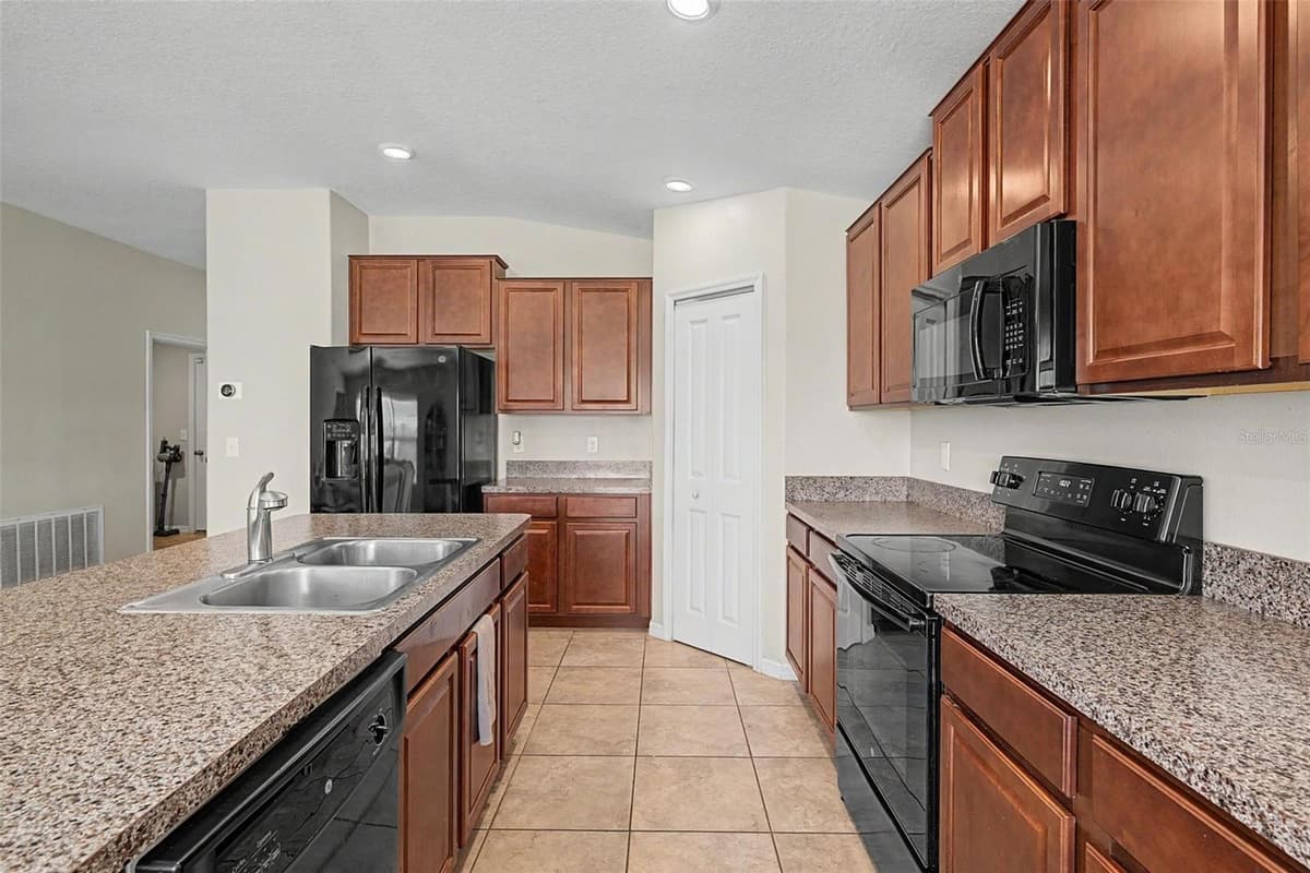 9625 SAGE CREEK DRIVE — photo 6 of 55