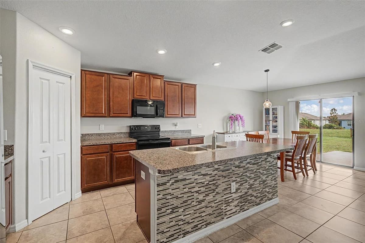 9625 SAGE CREEK DRIVE — photo 8 of 55