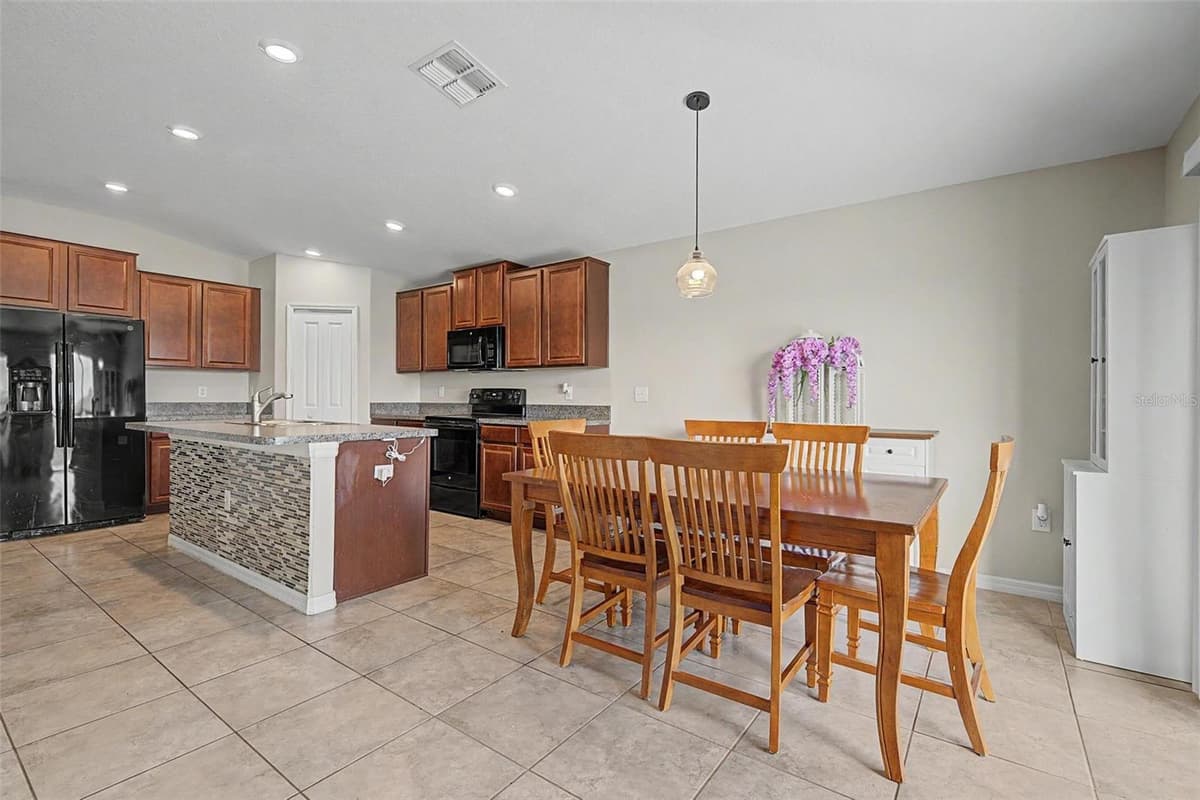 9625 SAGE CREEK DRIVE — photo 11 of 55