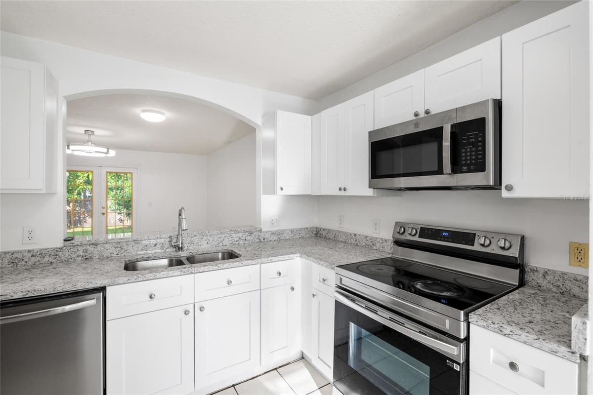 10001 FLORENCE AVENUE — photo 7 of 33
