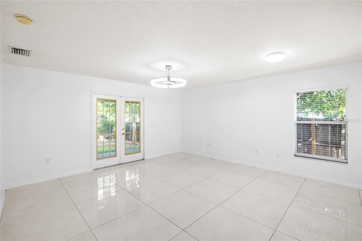 10001 FLORENCE AVENUE — photo 12 of 33