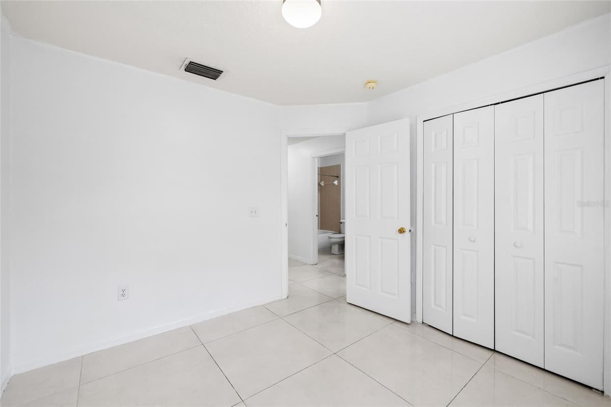 10001 FLORENCE AVENUE — photo 17 of 33