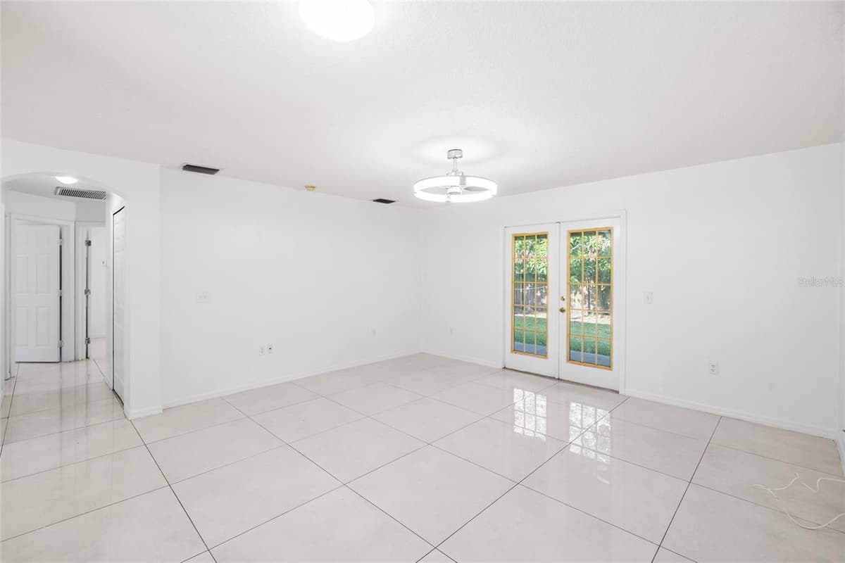 10001 FLORENCE AVENUE — photo 13 of 33