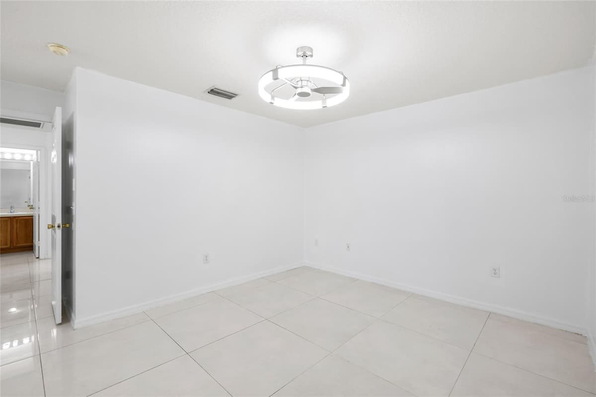 10001 FLORENCE AVENUE — photo 20 of 33