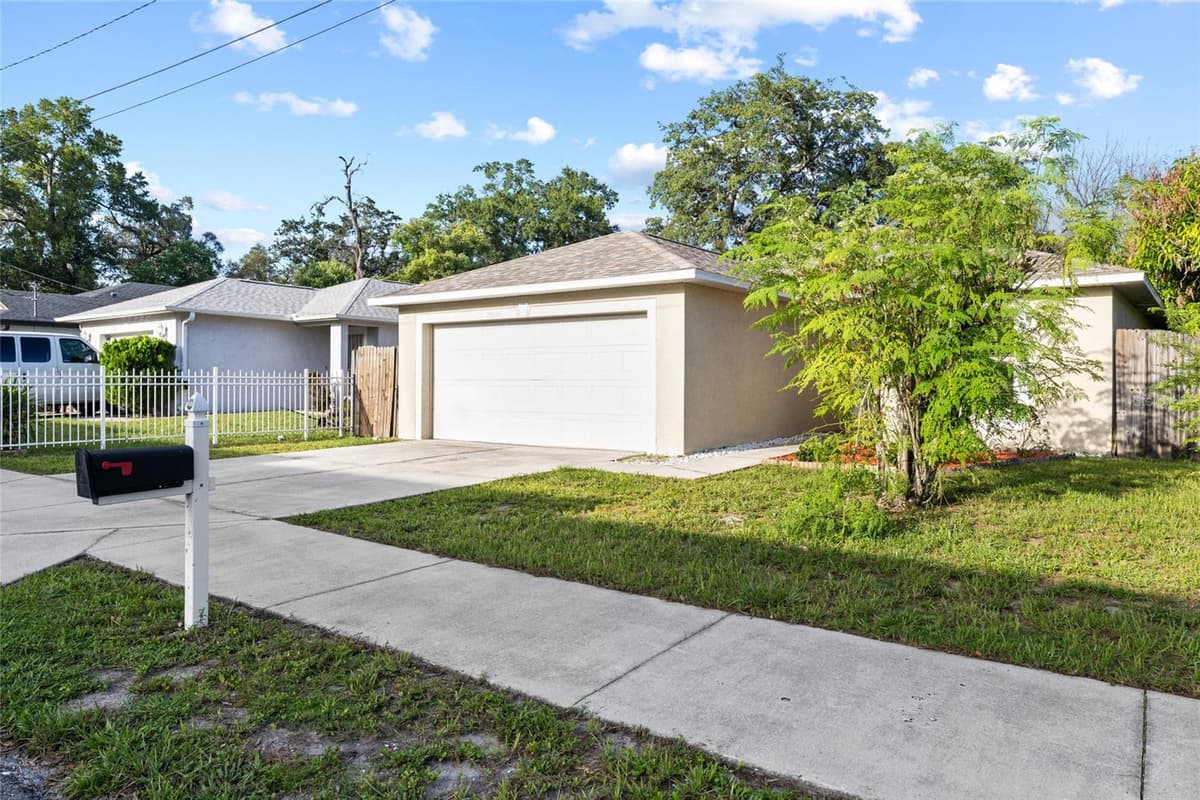 10001 FLORENCE AVENUE — photo 2 of 33