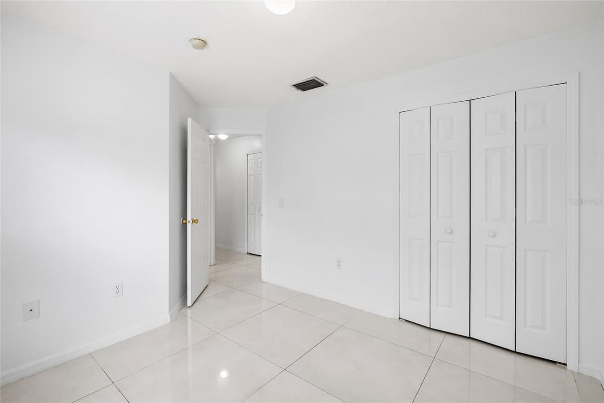 10001 FLORENCE AVENUE — photo 15 of 33