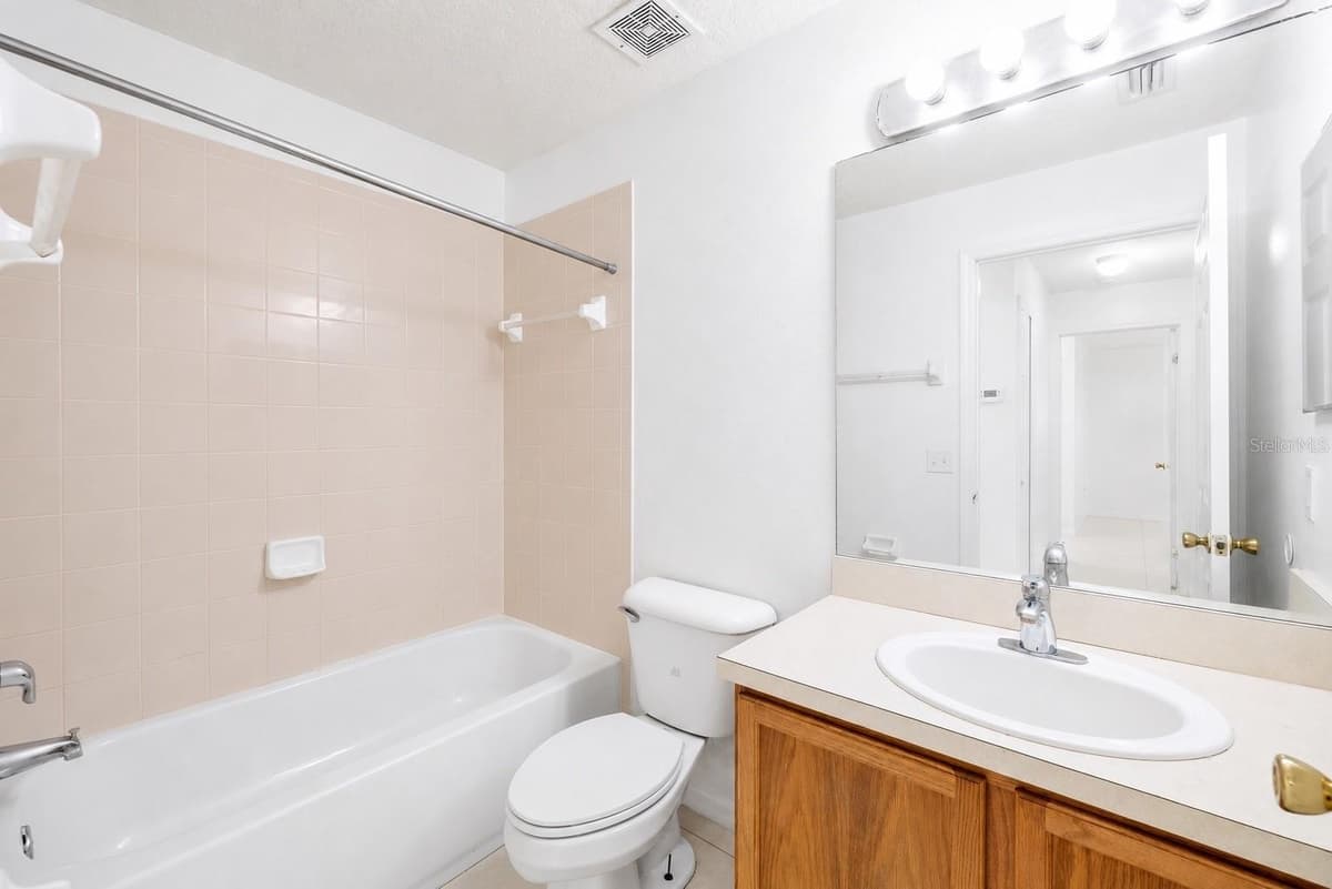 10001 FLORENCE AVENUE — photo 18 of 33