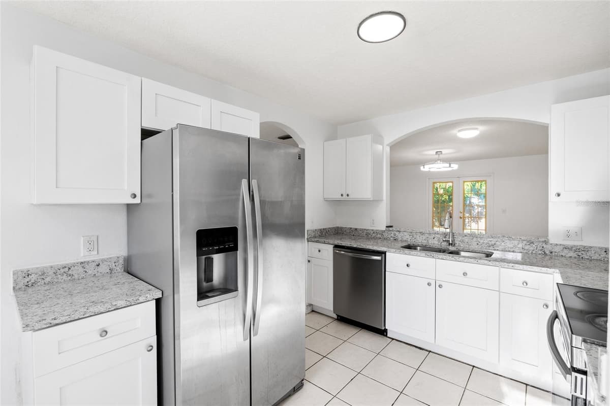 10001 FLORENCE AVENUE — photo 10 of 33