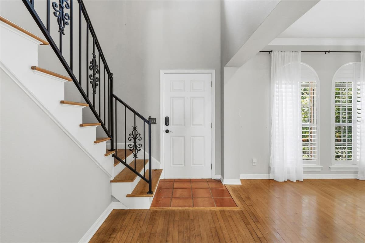 3710 LEONA STREET — photo 4 of 30