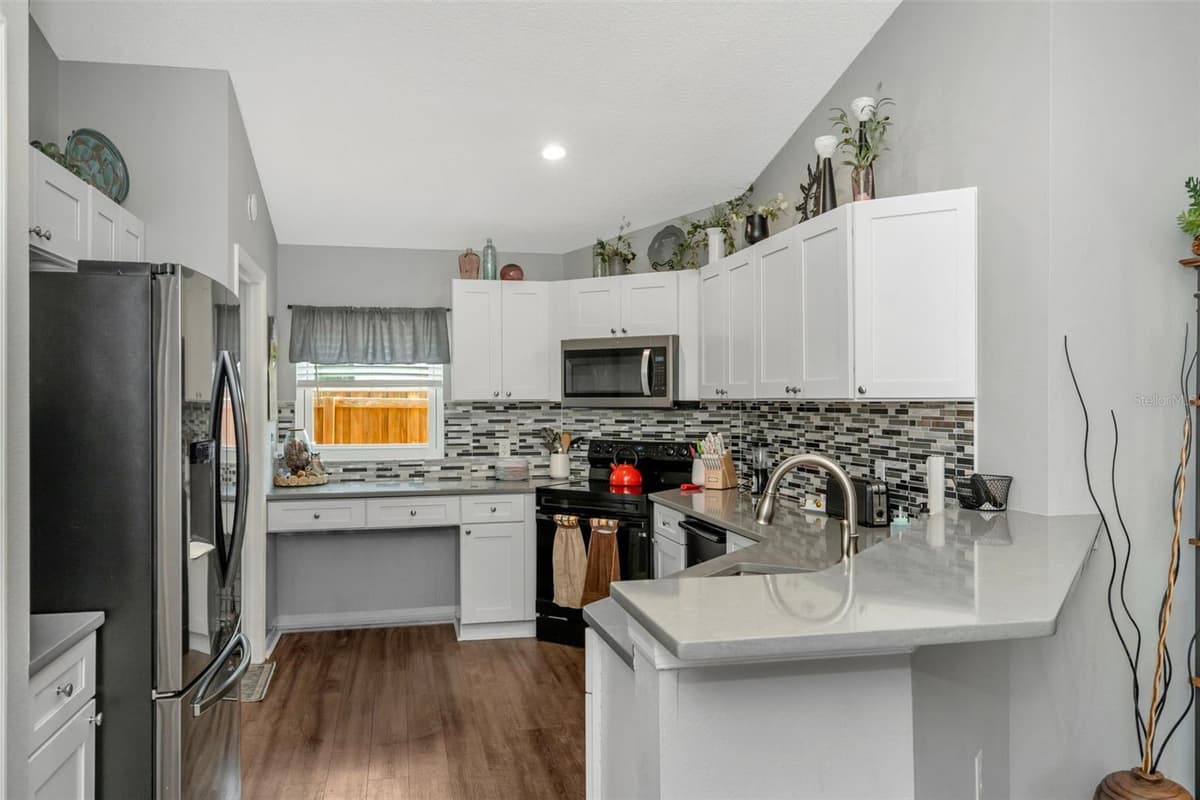 13853 PIMBERTON DRIVE — photo 10 of 47