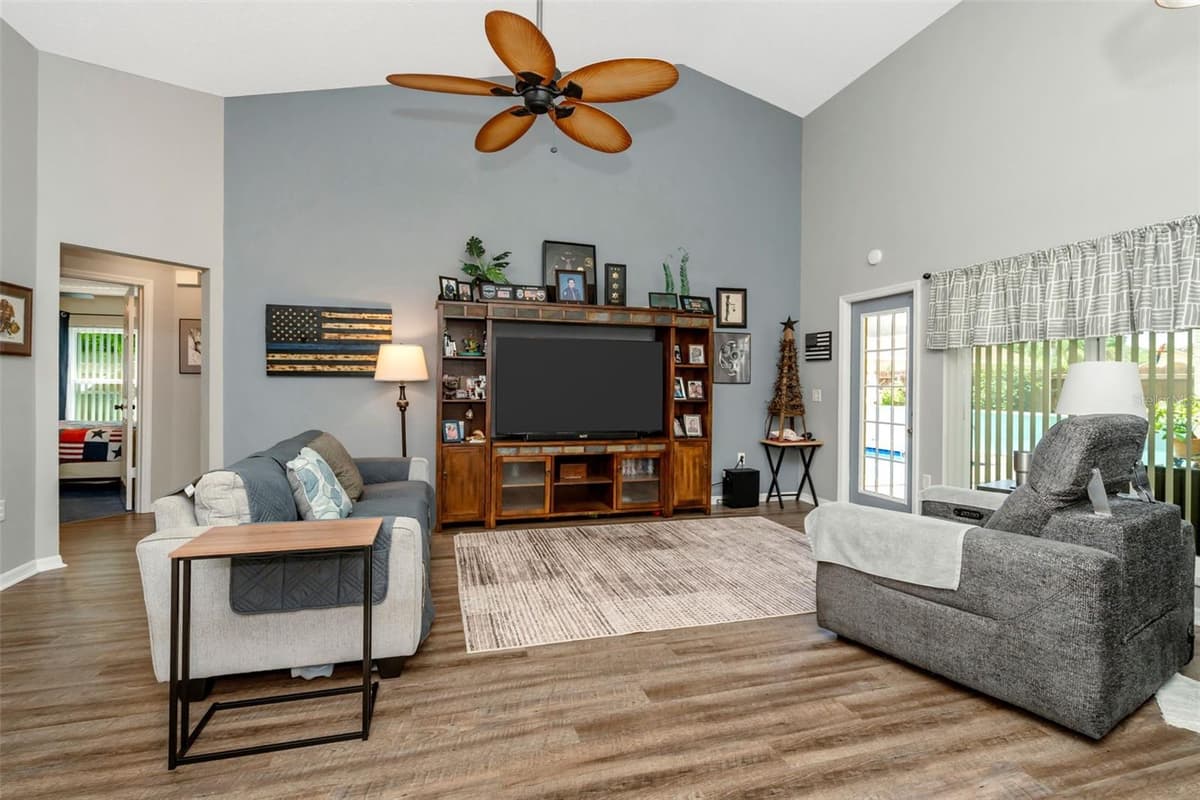 13853 PIMBERTON DRIVE — photo 7 of 47